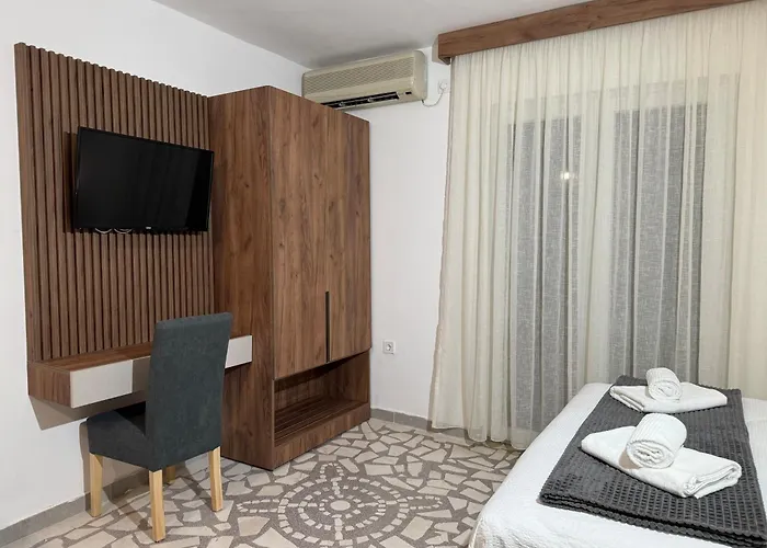 R&B Apartments